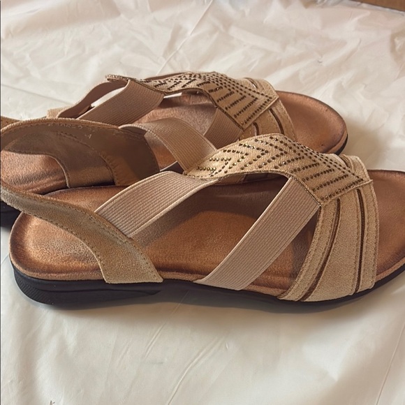 Elegant Beige Sandals - Picture 5 of 7